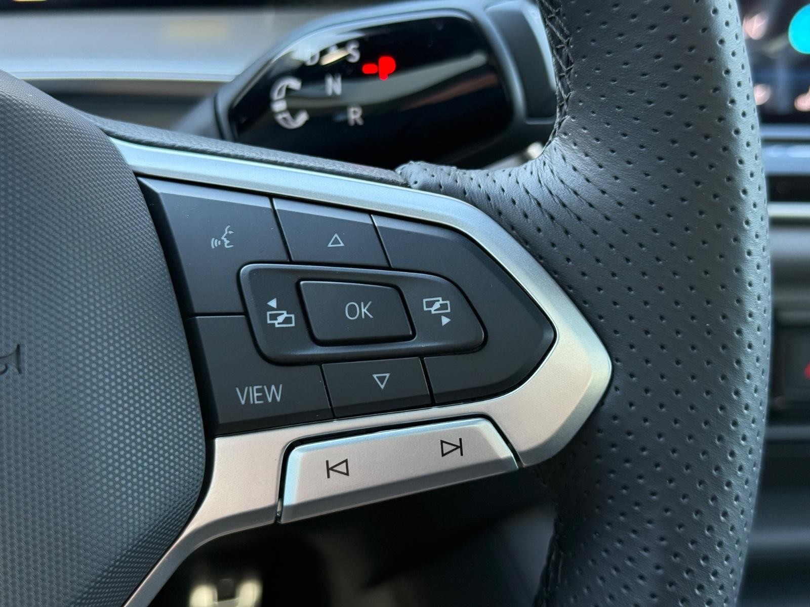 Volkswagen Tiguan Vehicle Image 11