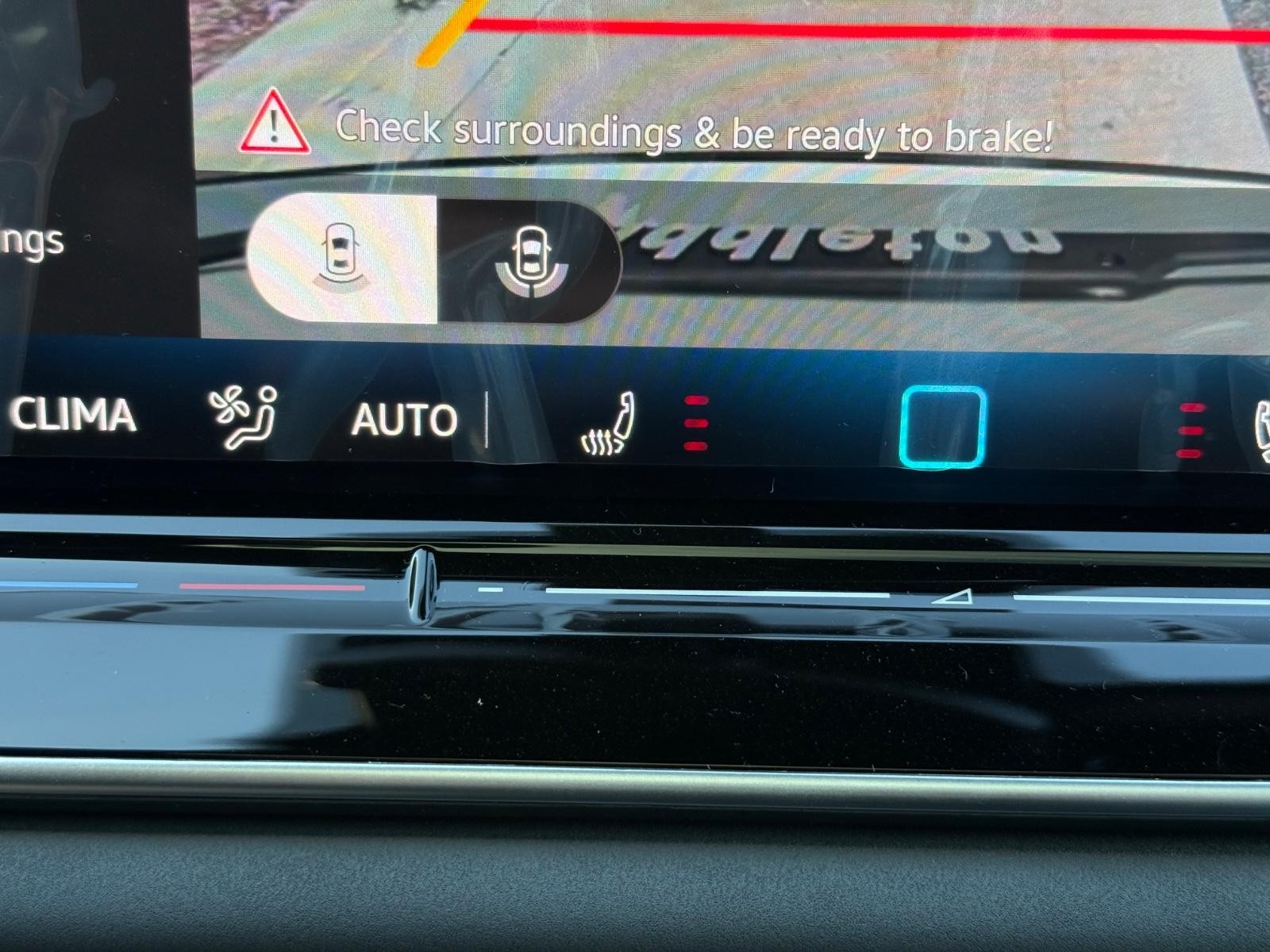 Volkswagen Tiguan Vehicle Image 14