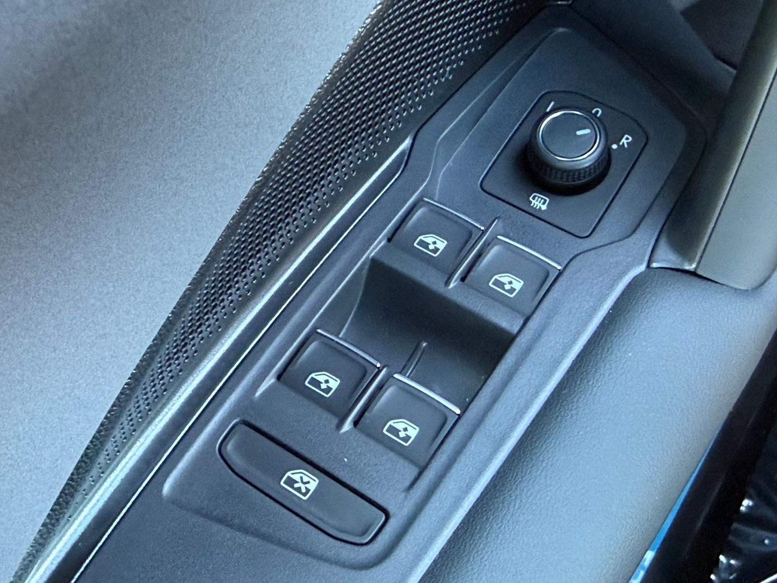 Volkswagen Tiguan Vehicle Image 15