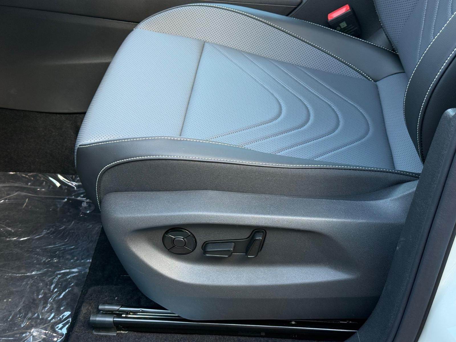 Volkswagen Tiguan Vehicle Image 16