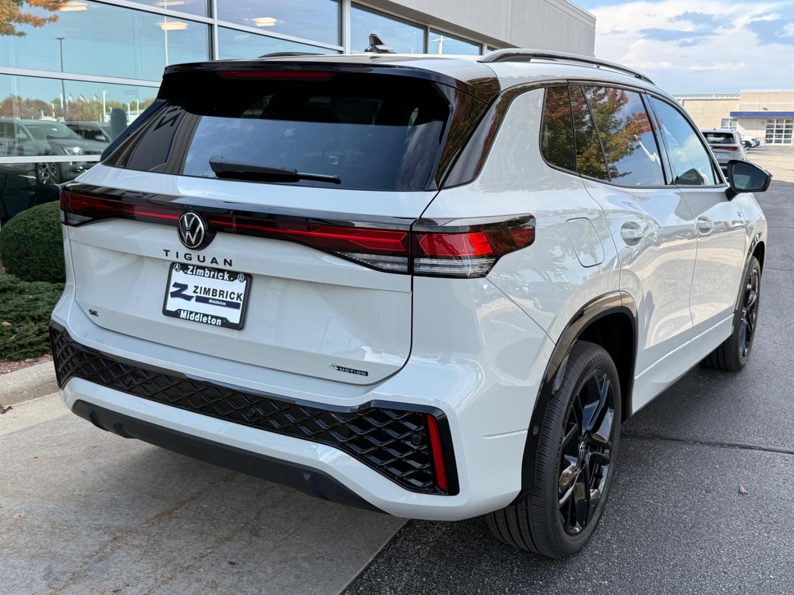 Volkswagen Tiguan Vehicle Image 03