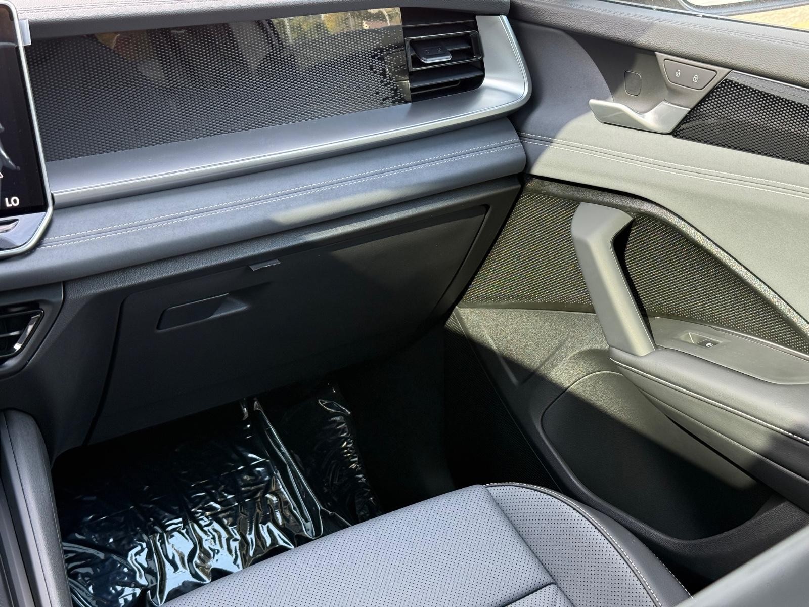 Volkswagen Tiguan Vehicle Image 09