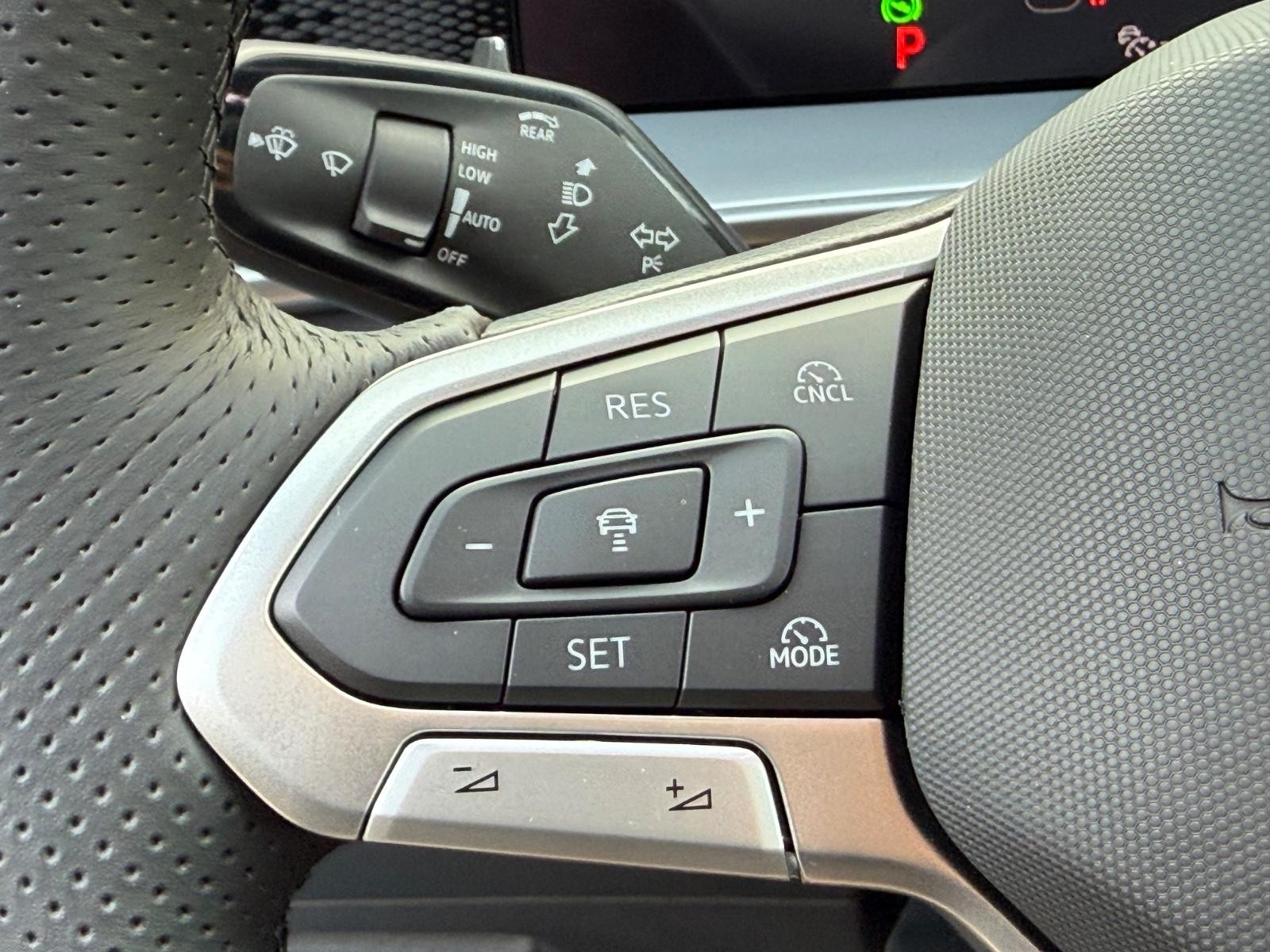 Volkswagen Tiguan Vehicle Image 10