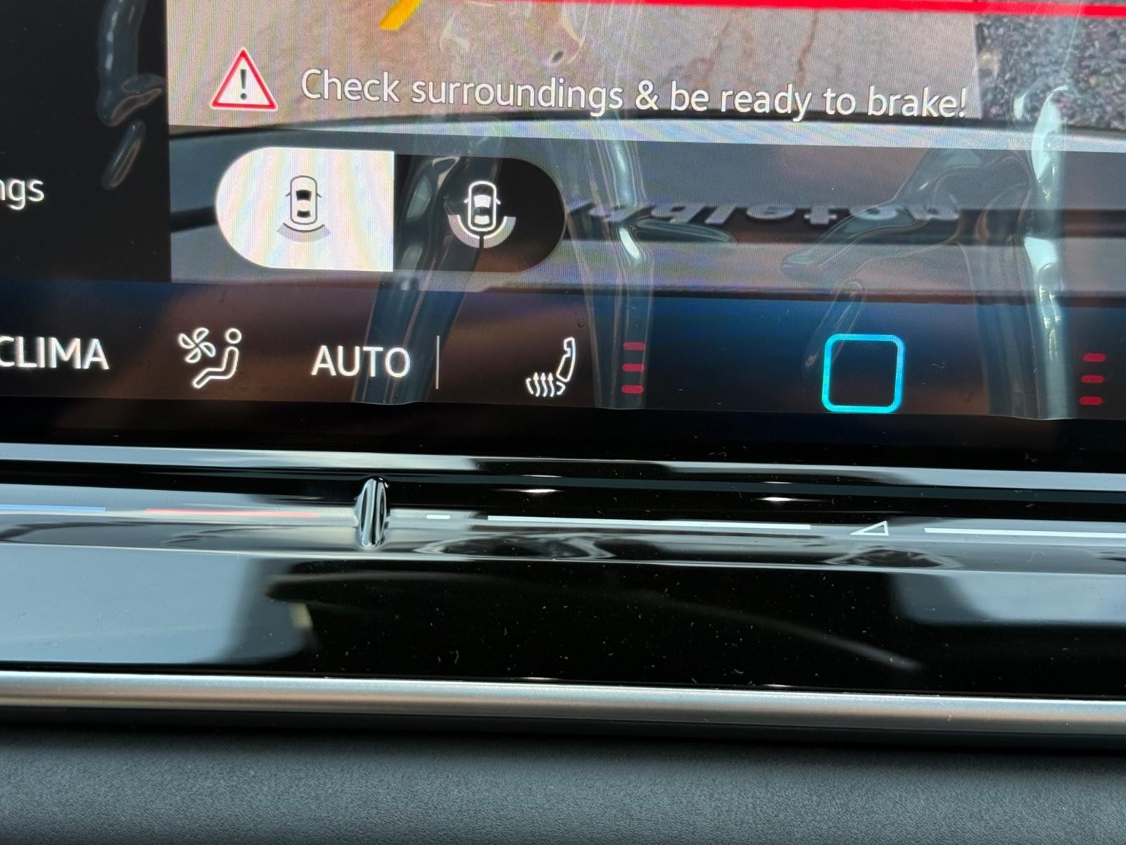 Volkswagen Tiguan Vehicle Image 14
