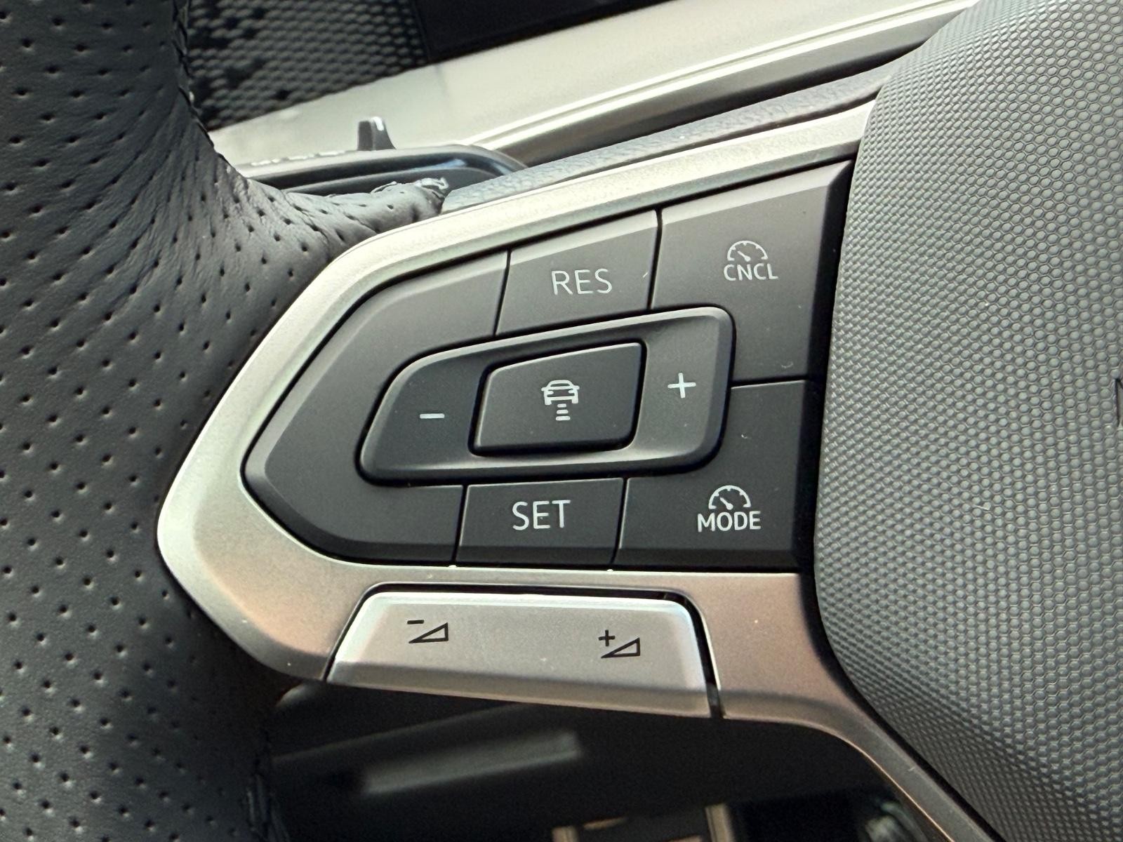 Volkswagen Tiguan Vehicle Image 10
