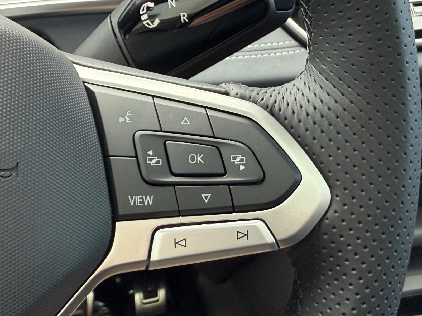 Volkswagen Tiguan Vehicle Image 11