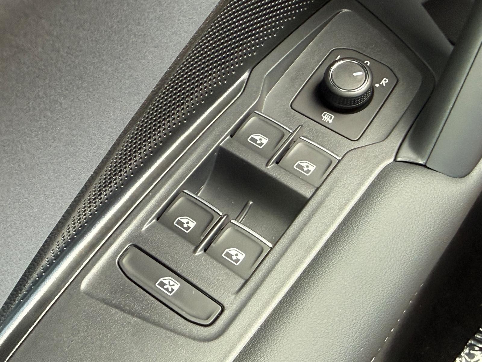 Volkswagen Tiguan Vehicle Image 15