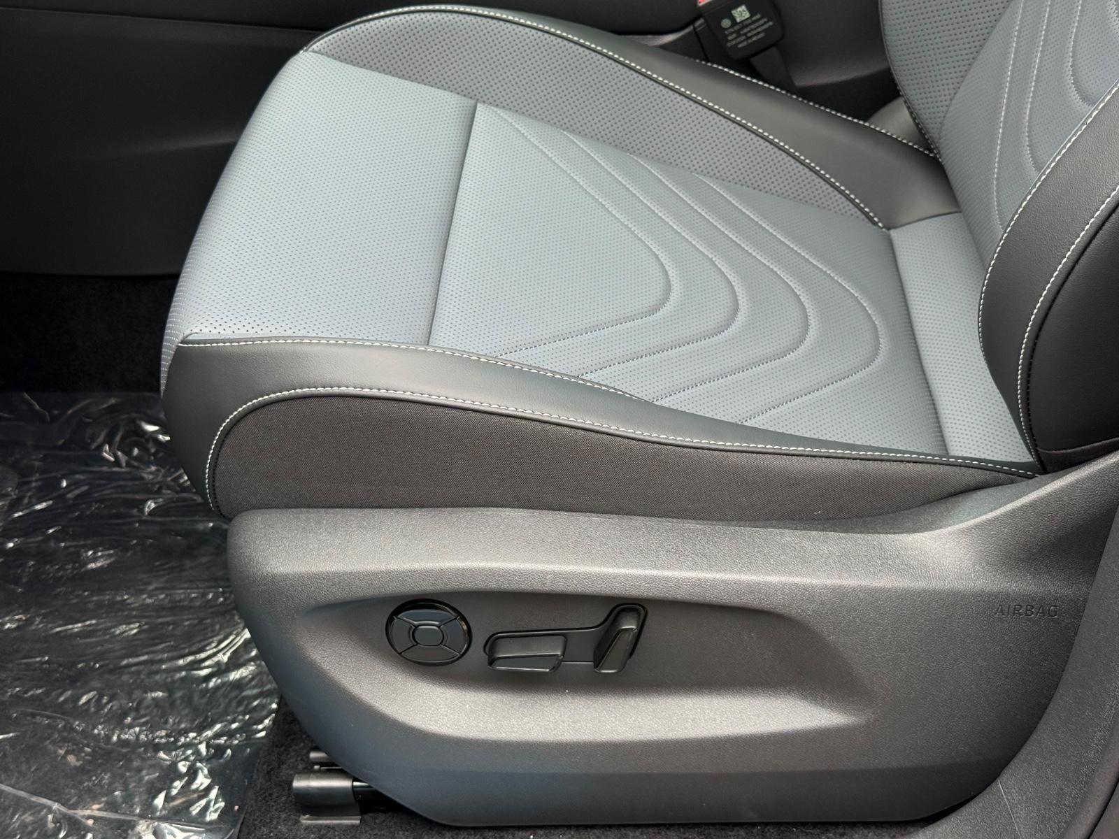 Volkswagen Tiguan Vehicle Image 16