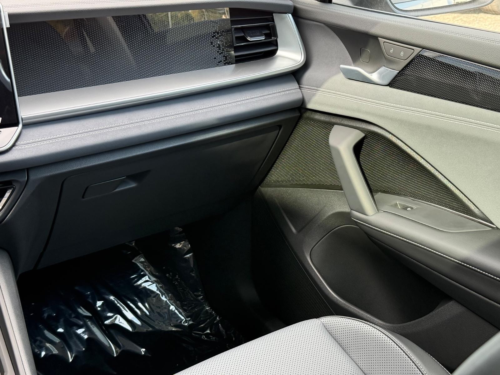 Volkswagen Tiguan Vehicle Image 09
