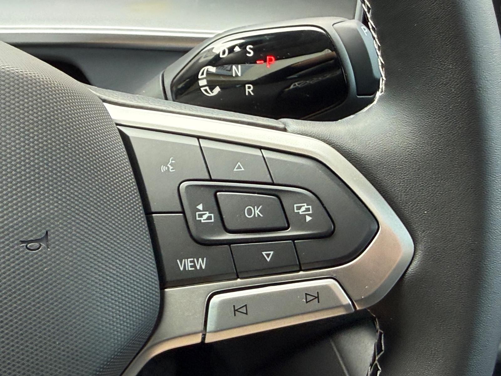 Volkswagen Tiguan Vehicle Image 11
