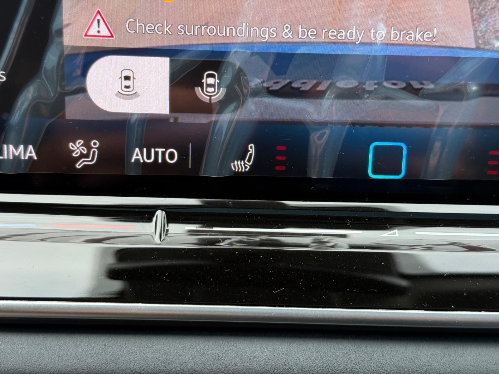Volkswagen Tiguan Vehicle Image 14