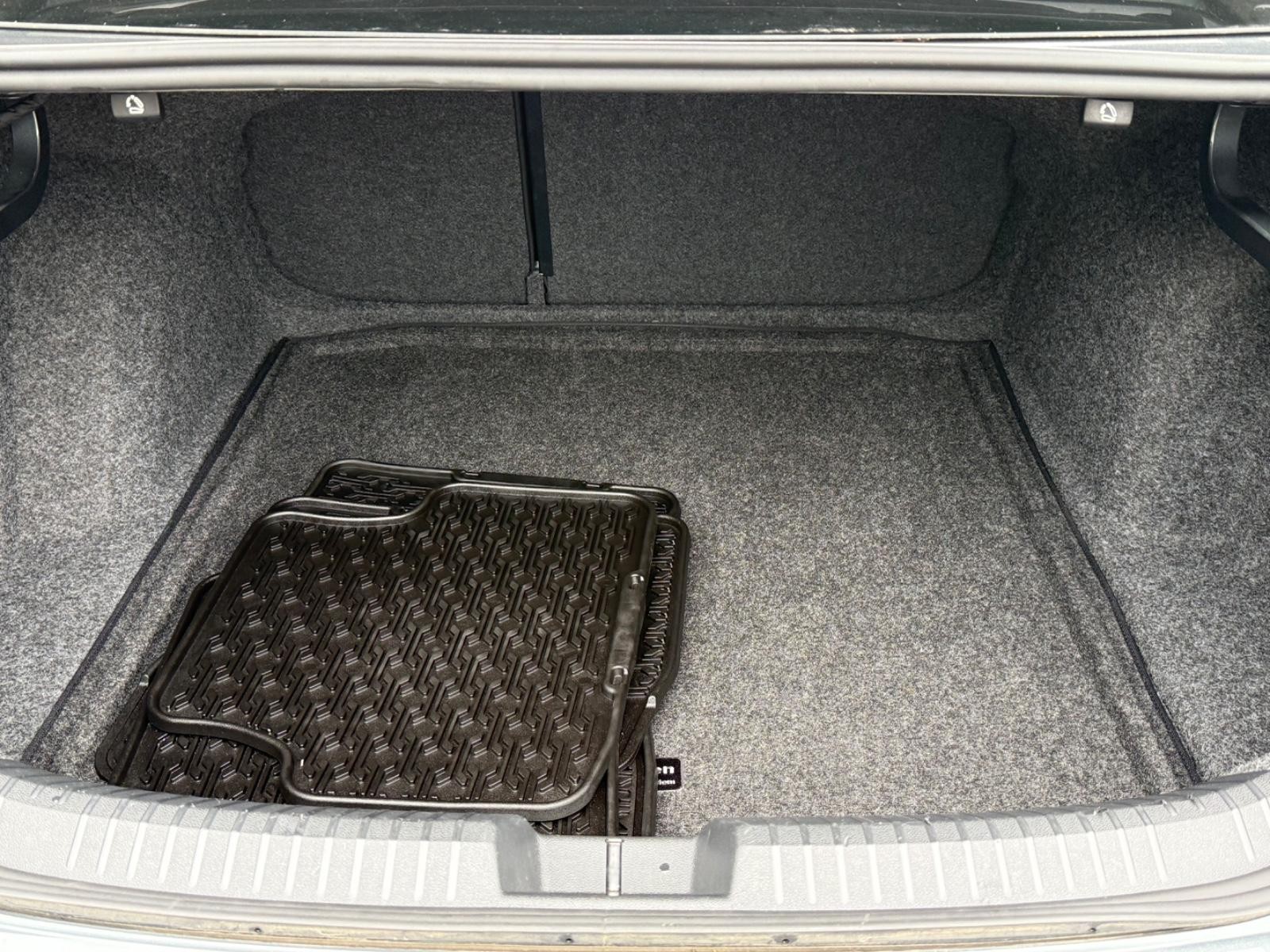 Volkswagen Jetta Vehicle Image 05