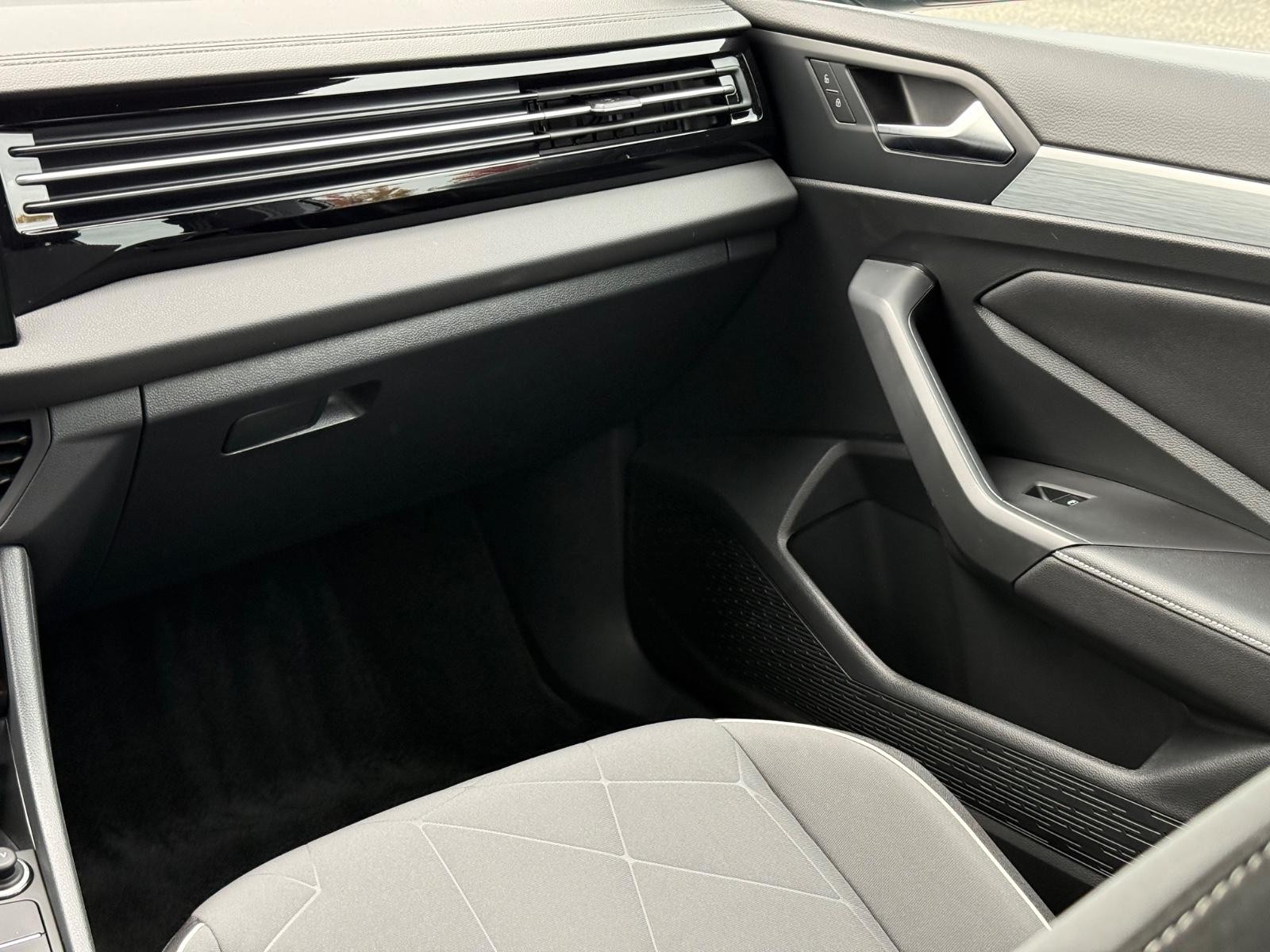 Volkswagen Jetta Vehicle Image 15