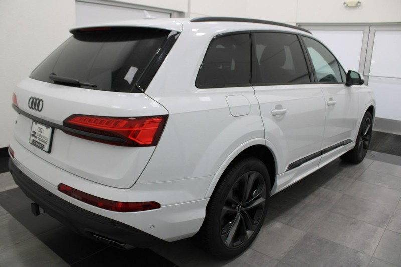 Audi Q7 Vehicle Image 2