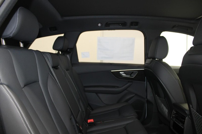 Audi Q7 Vehicle Image 4