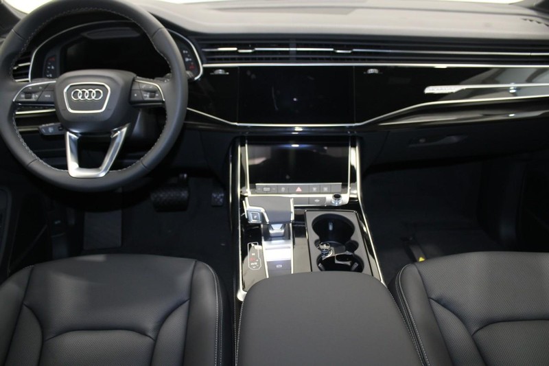 Audi Q7 Vehicle Image 5