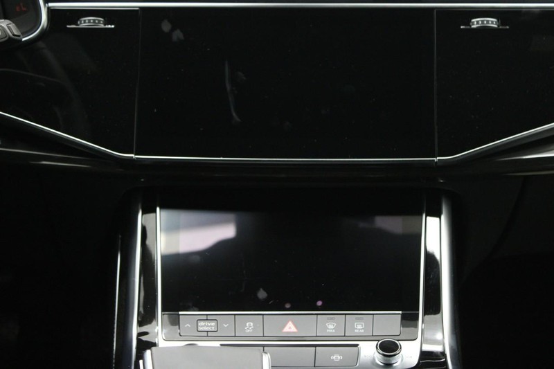 Audi Q7 Vehicle Image 6