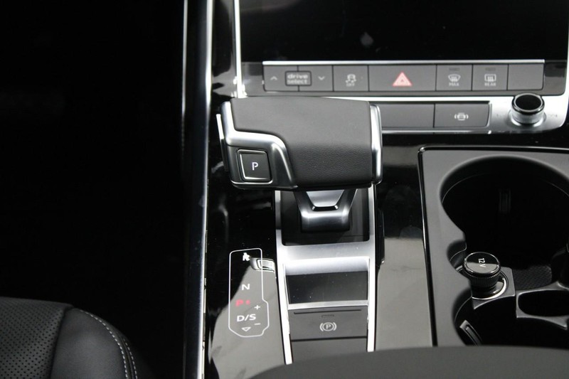 Audi Q7 Vehicle Image 7