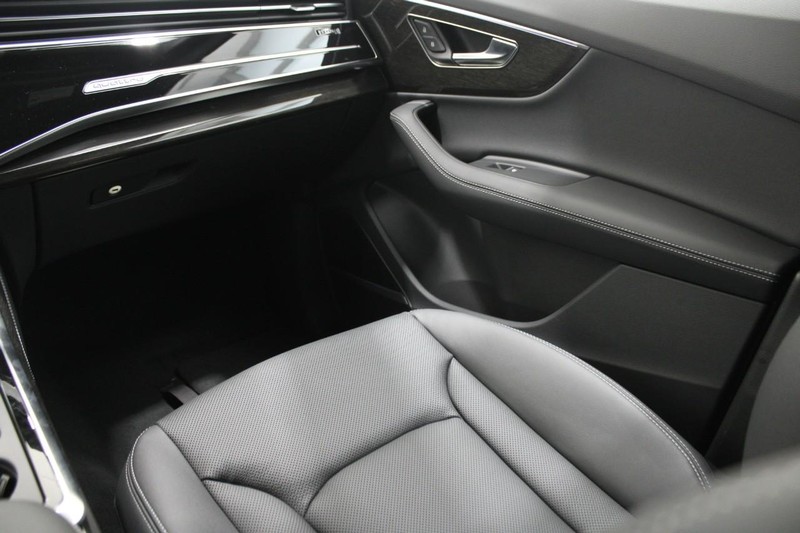 Audi Q7 Vehicle Image 9