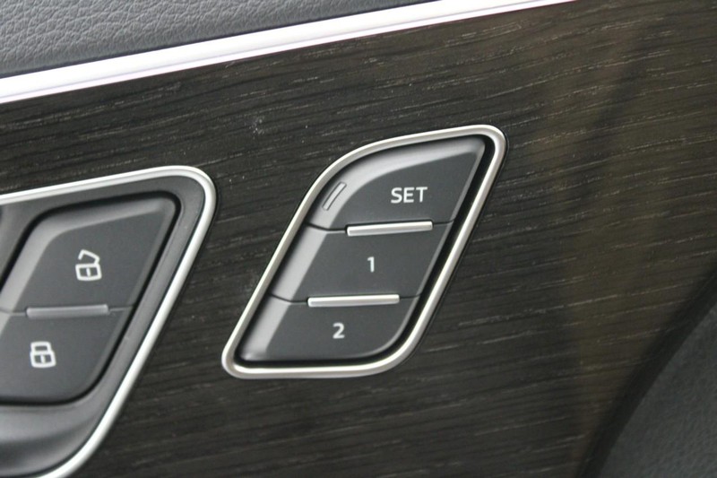 Audi Q7 Vehicle Image 10