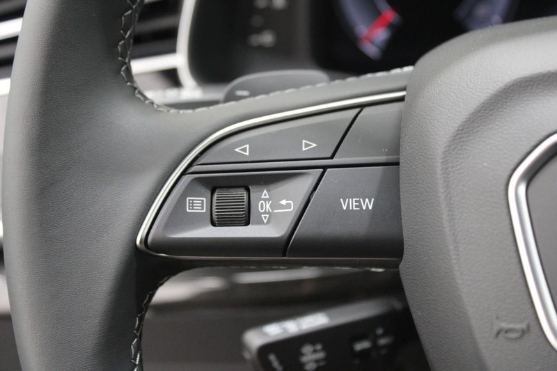 Audi Q7 Vehicle Image 11