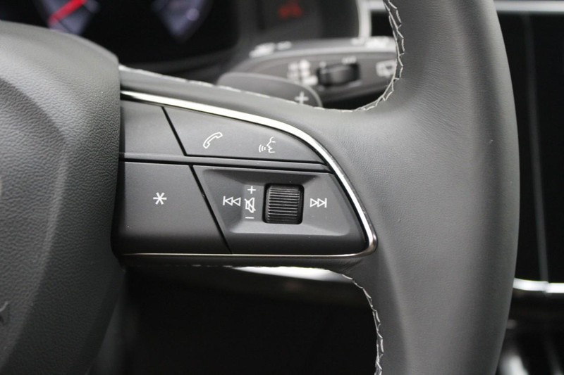 Audi Q7 Vehicle Image 12