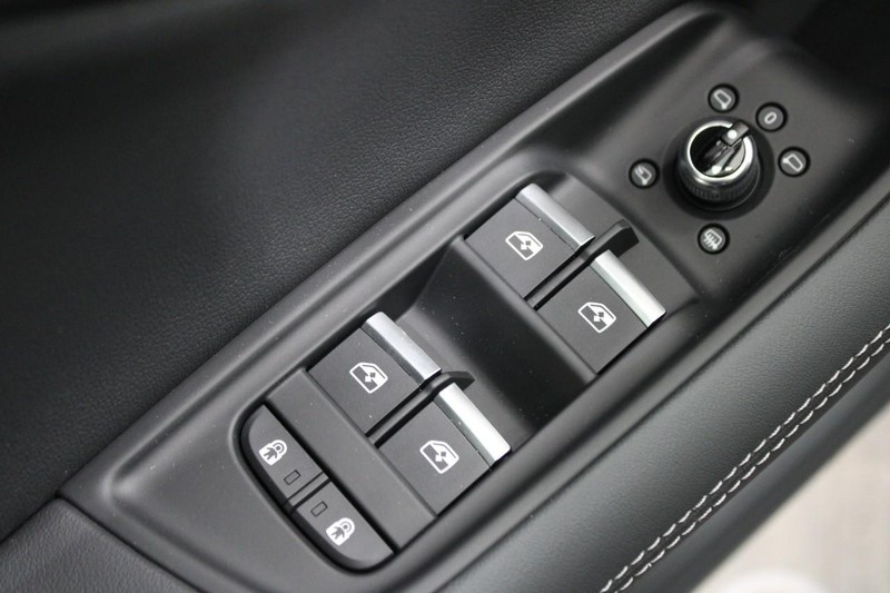 Audi Q7 Vehicle Image 15