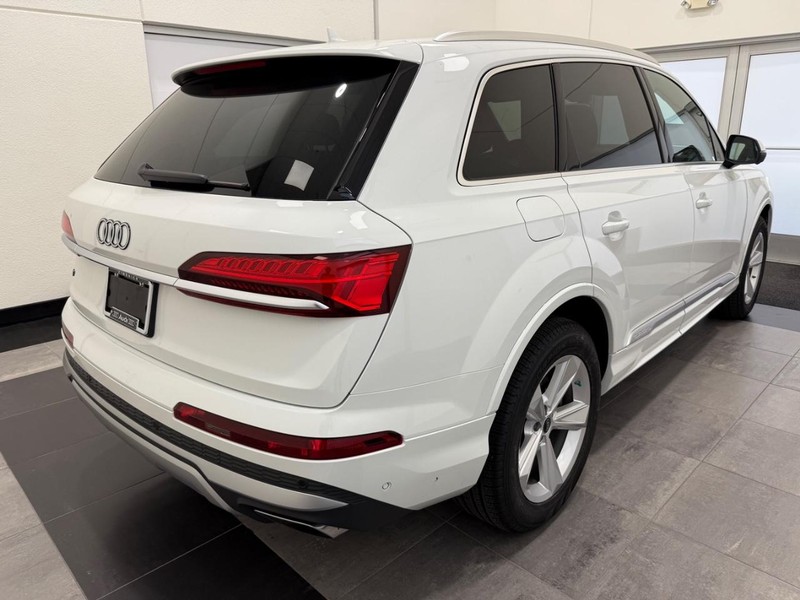 Audi Q7 Vehicle Image 2