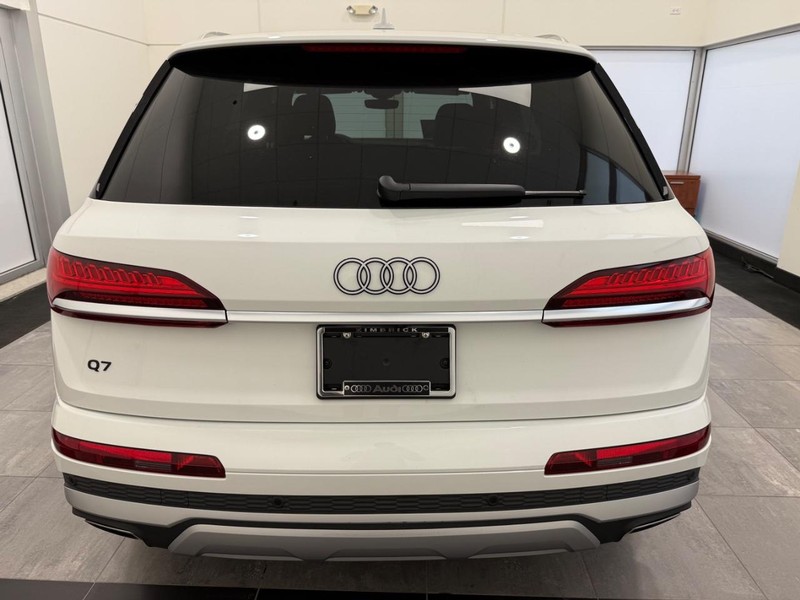 Audi Q7 Vehicle Image 3