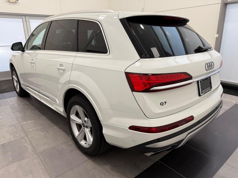Audi Q7 Vehicle Image 4