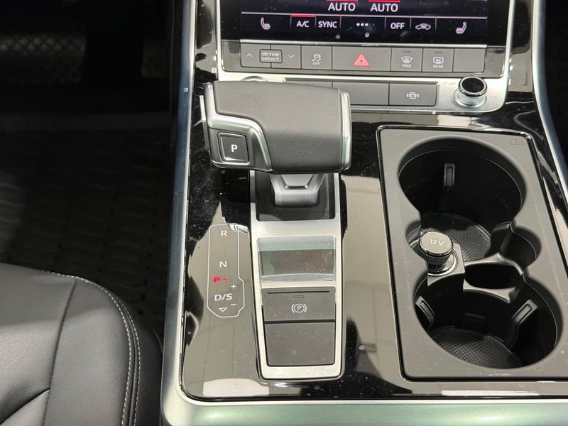 Audi Q7 Vehicle Image 11