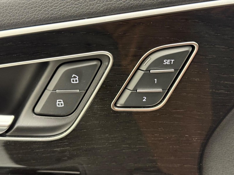 Audi Q7 Vehicle Image 14