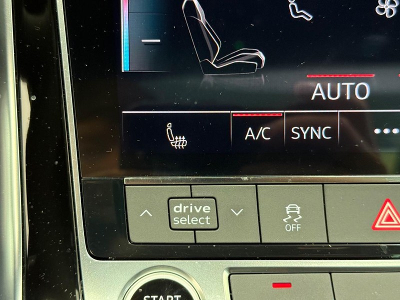 Audi Q7 Vehicle Image 18