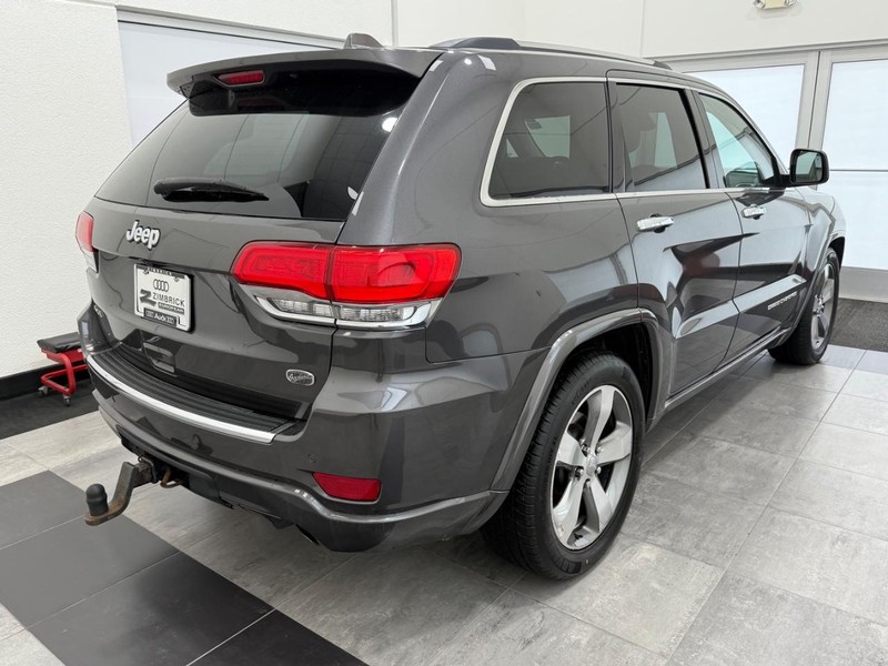 Jeep Grand Cherokee Vehicle Image 2