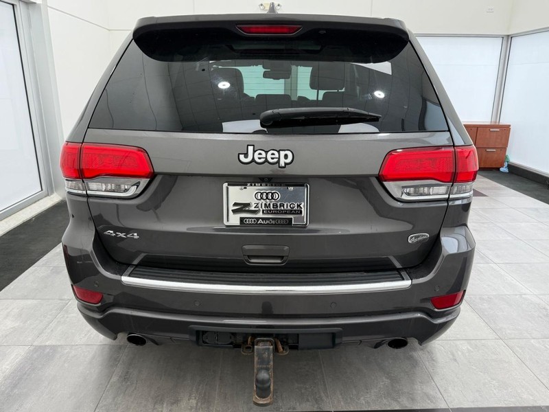 Jeep Grand Cherokee Vehicle Image 3