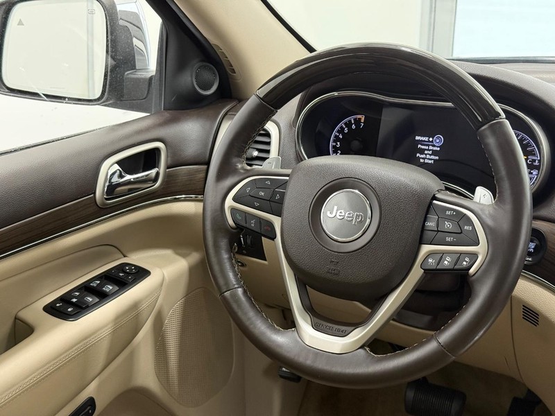 Jeep Grand Cherokee Vehicle Image 13