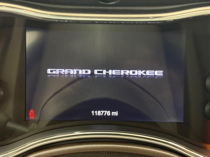 Jeep Grand Cherokee Vehicle Image 17