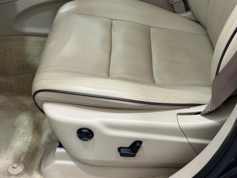 Jeep Grand Cherokee Vehicle Image 21