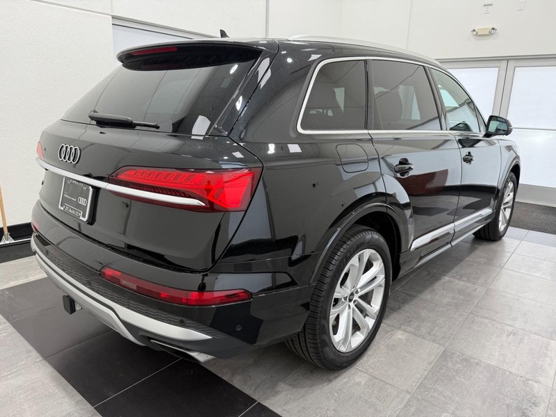 Audi Q7 Vehicle Image 2