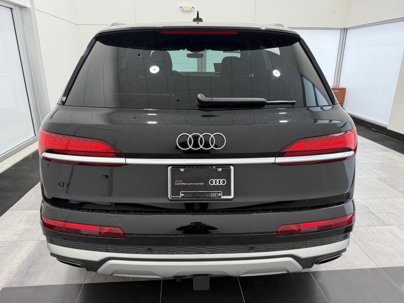 Audi Q7 Vehicle Image 3