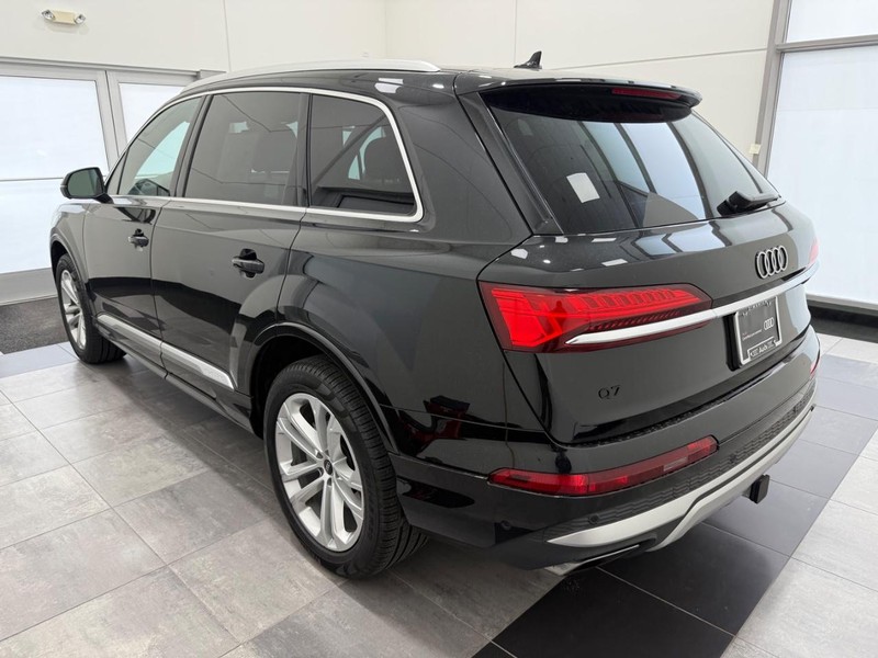 Audi Q7 Vehicle Image 4