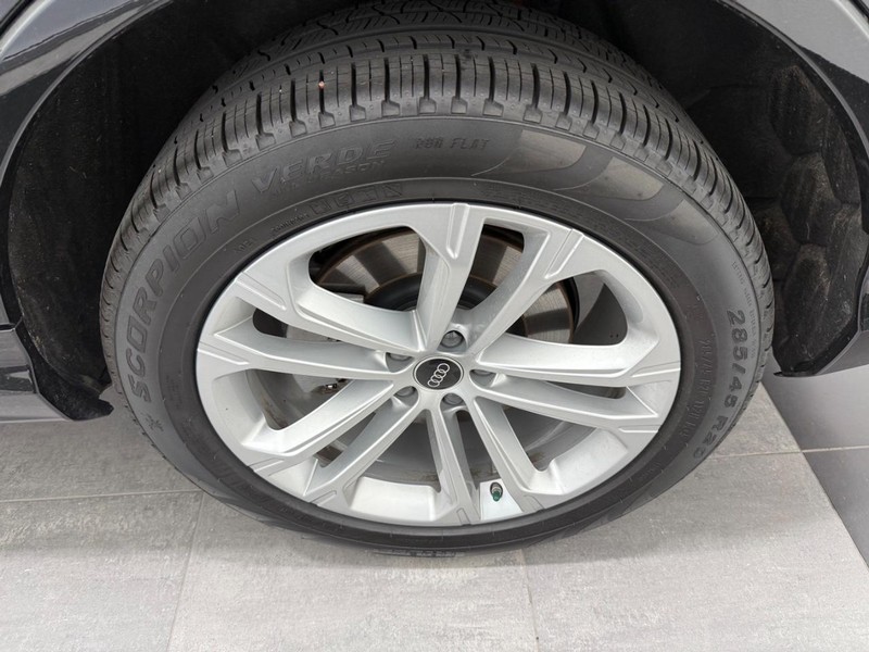Audi Q7 Vehicle Image 5