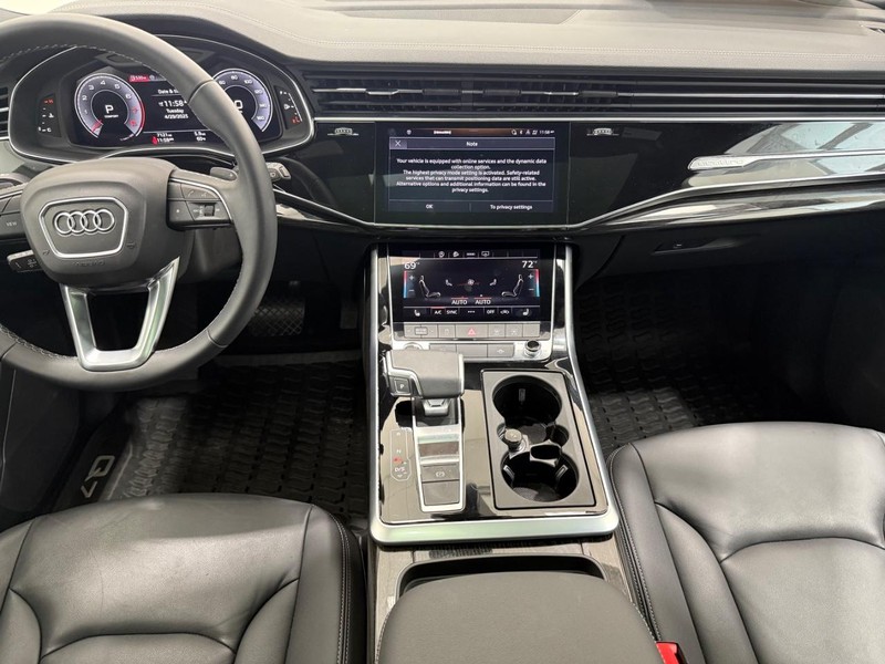 Audi Q7 Vehicle Image 9