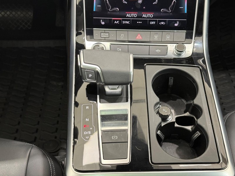 Audi Q7 Vehicle Image 11