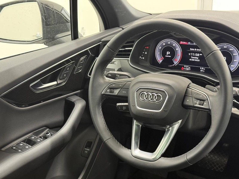 Audi Q7 Vehicle Image 12