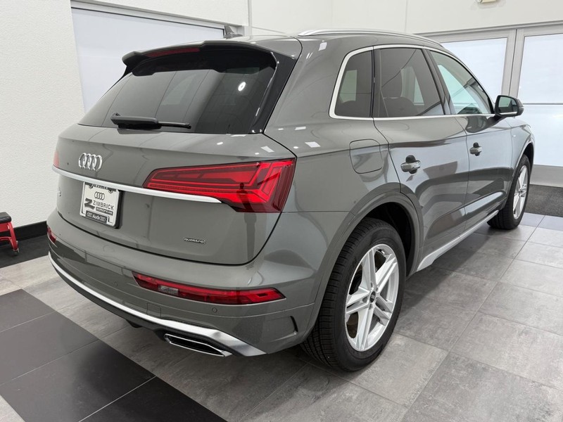 Audi Q5 Vehicle Image 2
