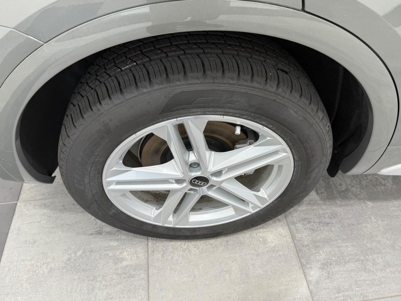 Audi Q5 Vehicle Image 3
