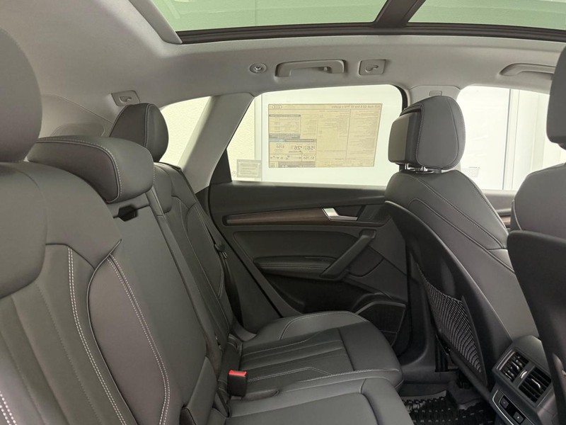 Audi Q5 Vehicle Image 4