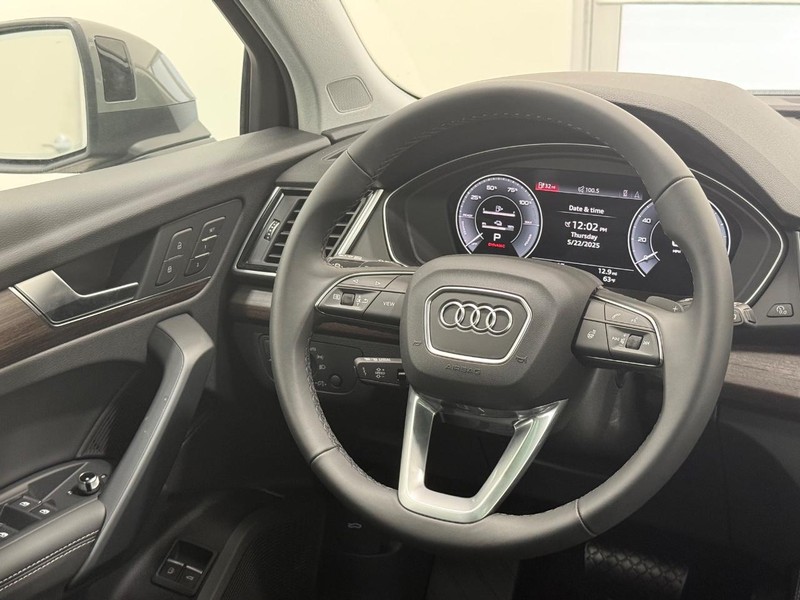 Audi Q5 Vehicle Image 8