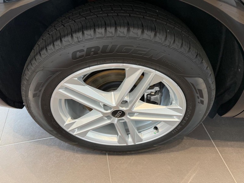 Audi Q5 Vehicle Image 3
